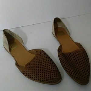 DV tan/gold flats-sz 8